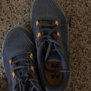 Under armer running shoes comfortable and new